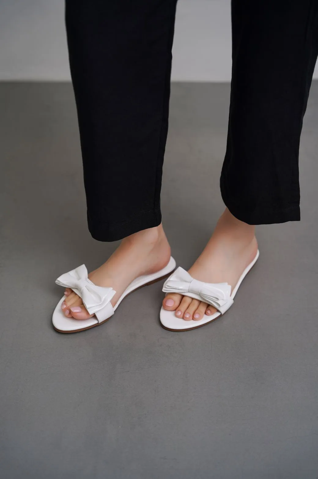 STATEMENT BOW SLIDES