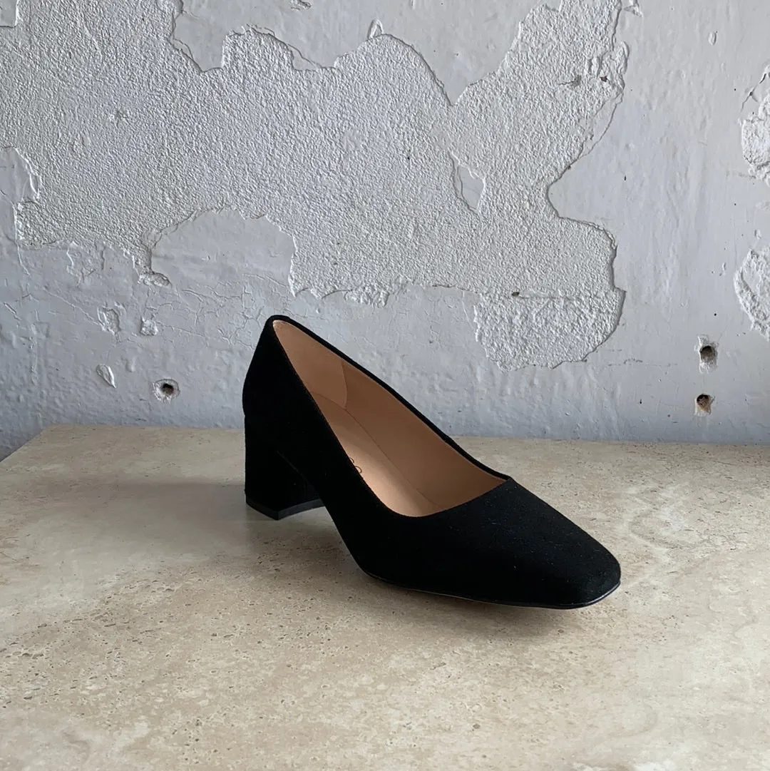 Unisa Lesat Black Suede